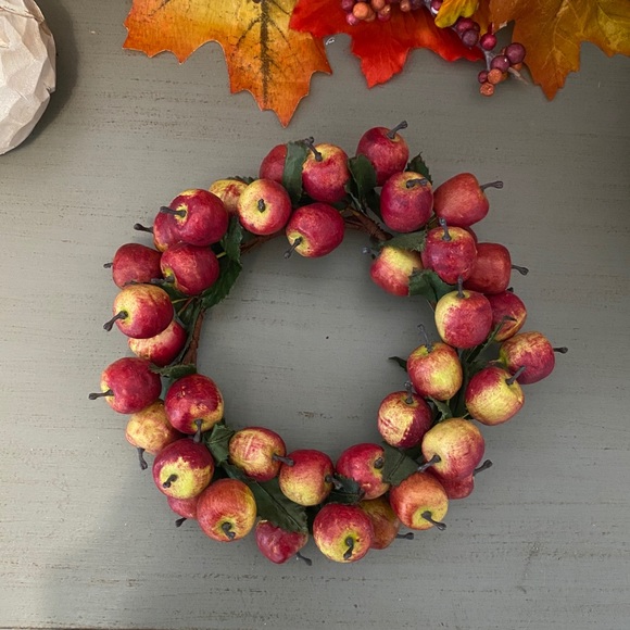 3/$25 🍂Apple Wreath 🍁 - Picture 4 of 6